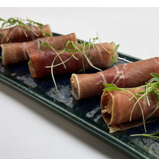 Рулетики з прошуто