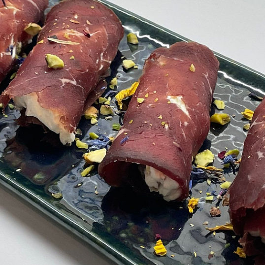 Рулетики з брезаолою